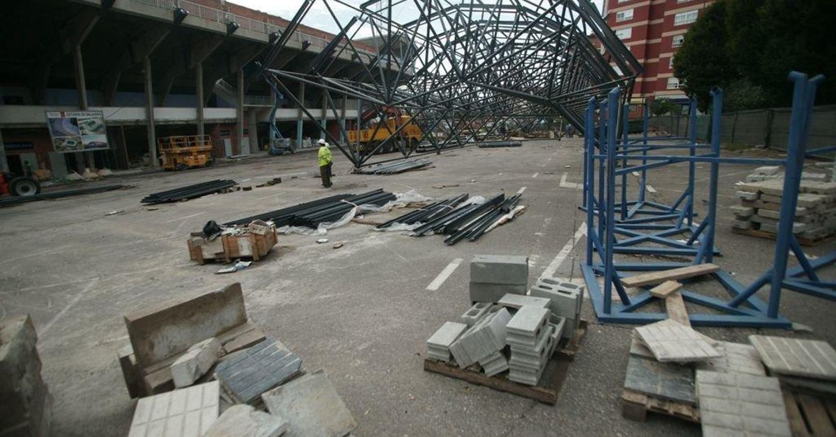 Comienza la instalación de la nueva cubierta de Tribuna