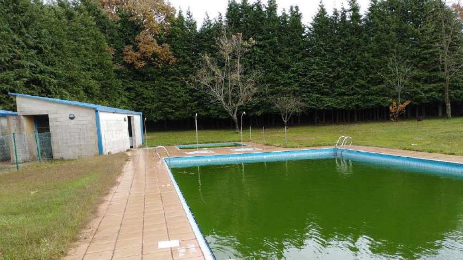 Imagen de archivo de la piscina de Vilardevós antes de las obras.