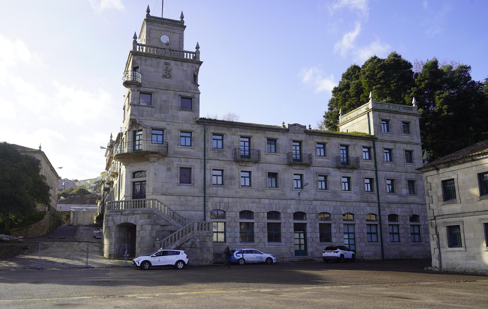 Uno de los edificios de la ETEA donde la Universidad tiene previsto albergar la Facultad de Ciencias del Mar.