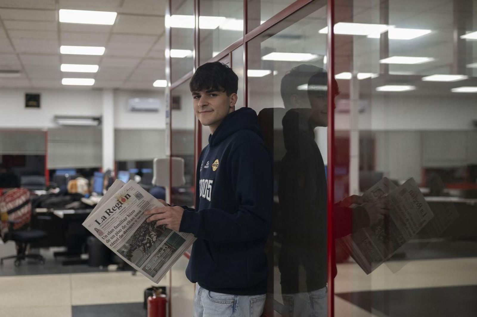 Isaac Vázquez se pasó por la redacción de La Región antes de acudir al programa Zona COB.