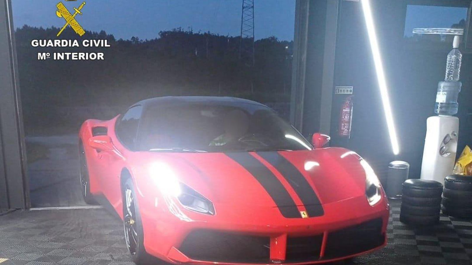 Uno de los coches de lujo incautados en la operación de la Guardia Civil.