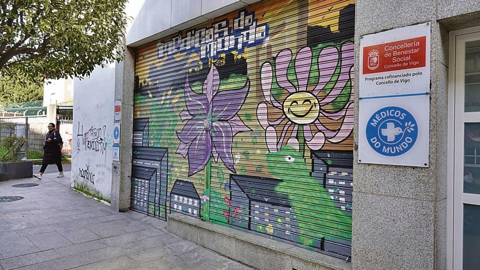 Los usuarios de Médicos do Mundo realizaron el mural del local.