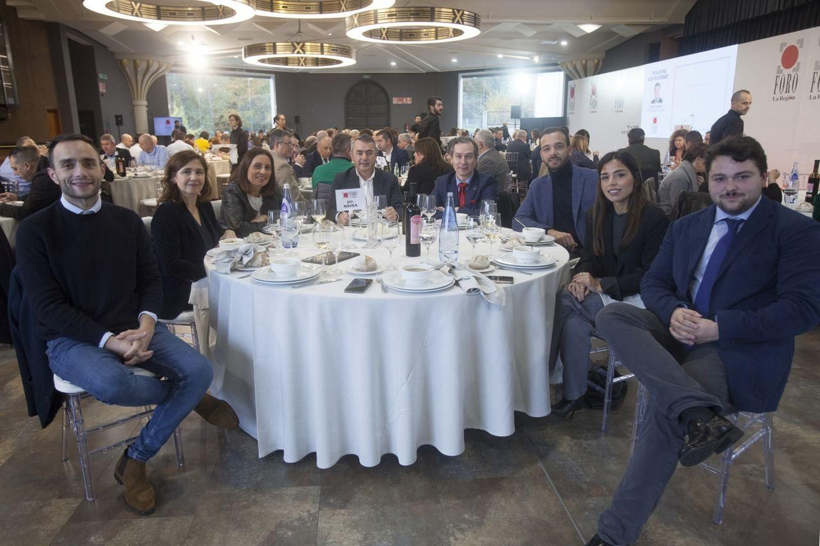 MESA RÍO NAVEA | Jordán Salgado, del departamento digital de La Región; Beatriz Fernández Anguiano, de Afundación Obra Social Abanca; Belén Álvarez, directora del IES O Ribeiro (Ourense); José Manuel López Canal, gerente de la Fundación Dorzán; Miguel Michinel, secretario general de la UVigo; Pablo Rodríguez, abogado; Evelia Murcia, profesora de la UVigo, y Martín Outeiriño, de La Región.