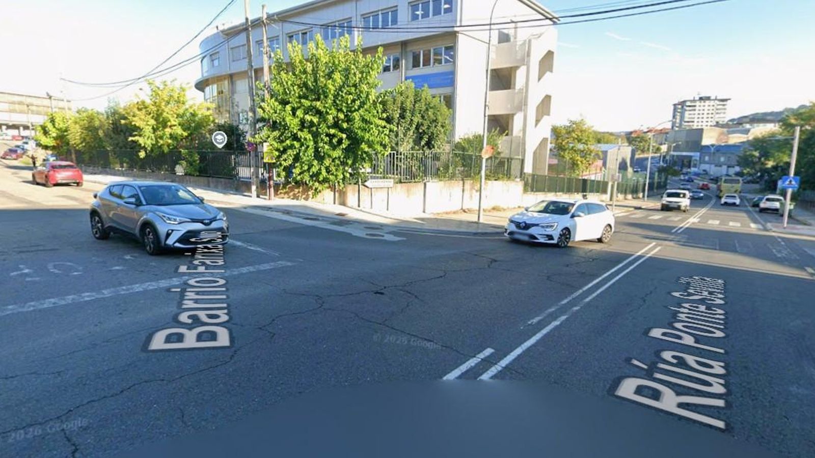 El lugar del accidente visto desde el Google Maps en la zona de la calle Ponte Sevilla, junto al Pazo dos Deportes Paco Paz.