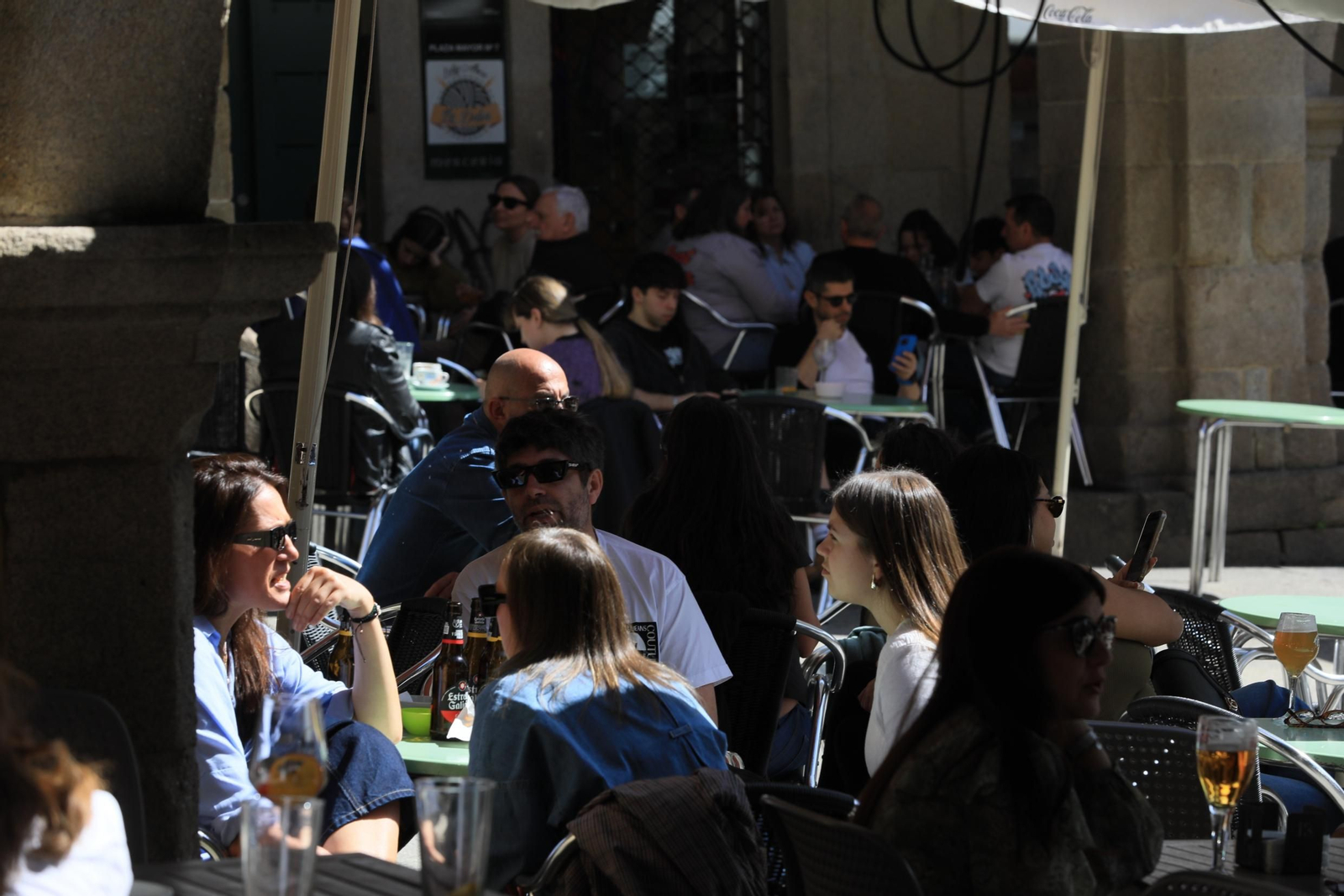 Galería | Los ourensanos salen a la calle y llenan las terrazas por el Día del Padre