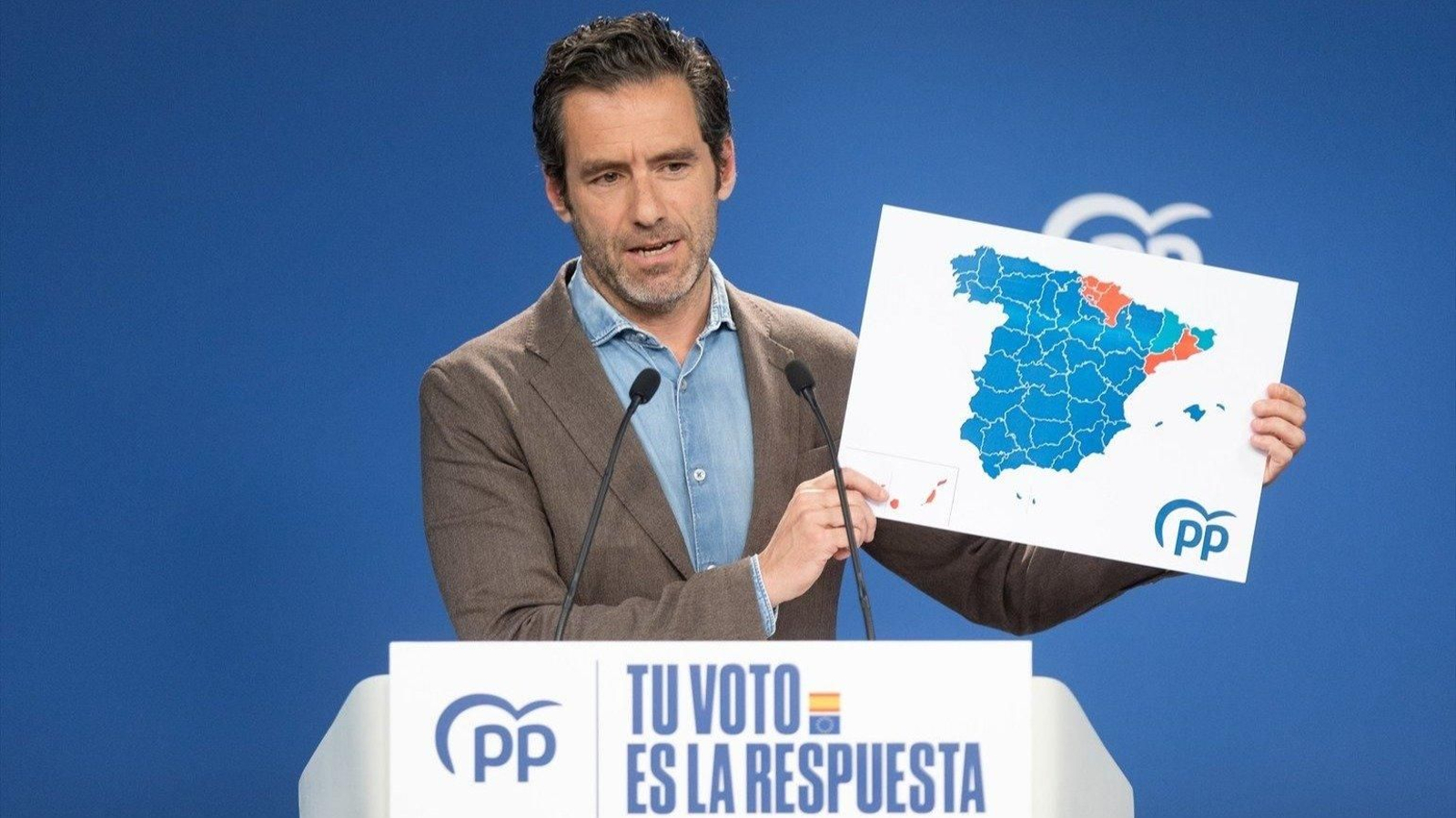 Borja Sémper atiende a los medios de comunicación.