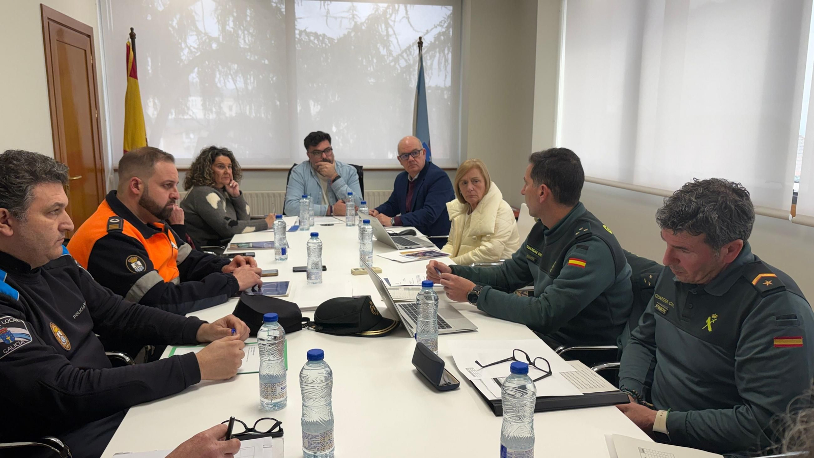 Diego Lourenzo y Eladio Santos -centro- copresidieron ayer en el Concello la junta de seguridad local de Verín.