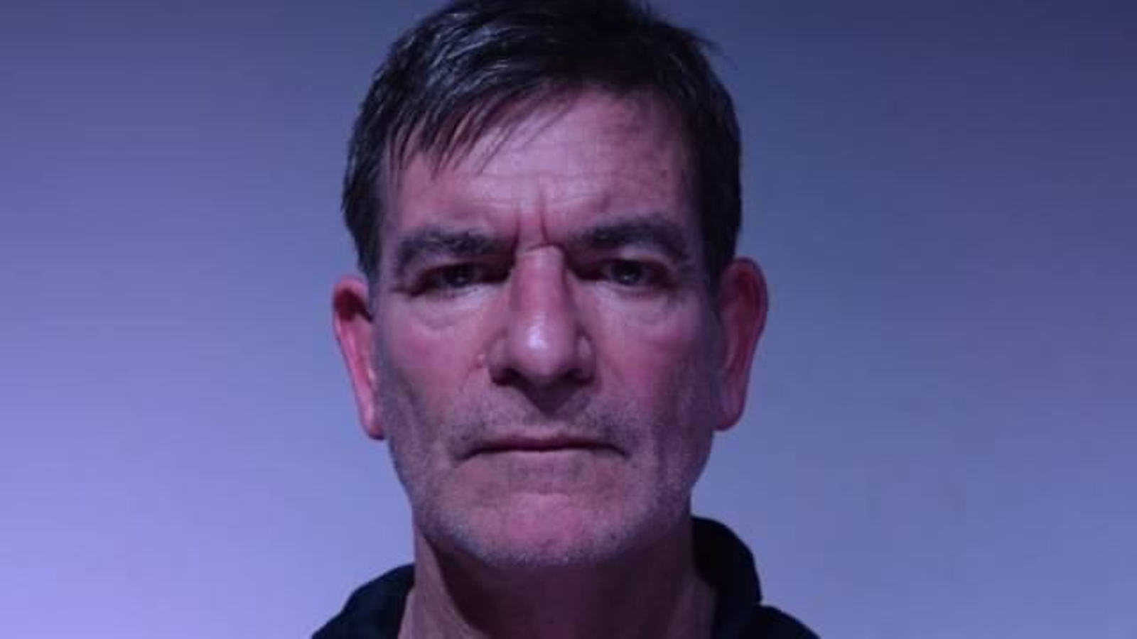 Primer plano del actor que protagoniza los habitantes