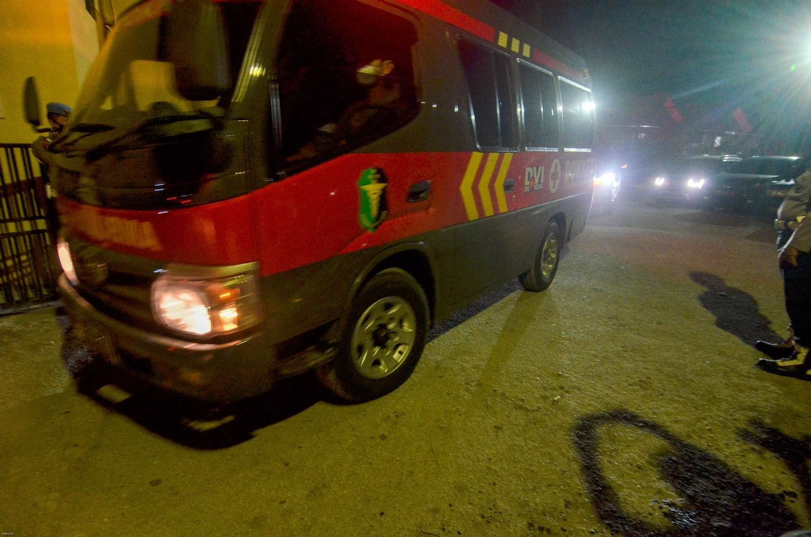 Equipos de emergencias en Indonesia