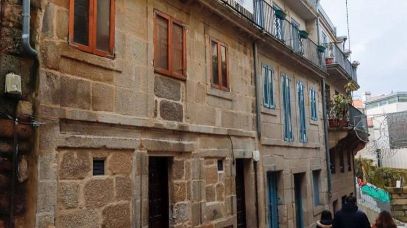 El número 22 de la calle Abeleira Menéndez cuenta con cuatro plantas y 247 metros cuadrados.