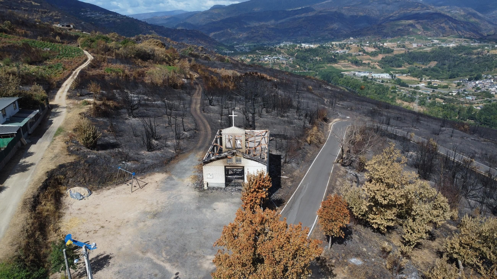 iglesia, cerca de fervenza.JPG
