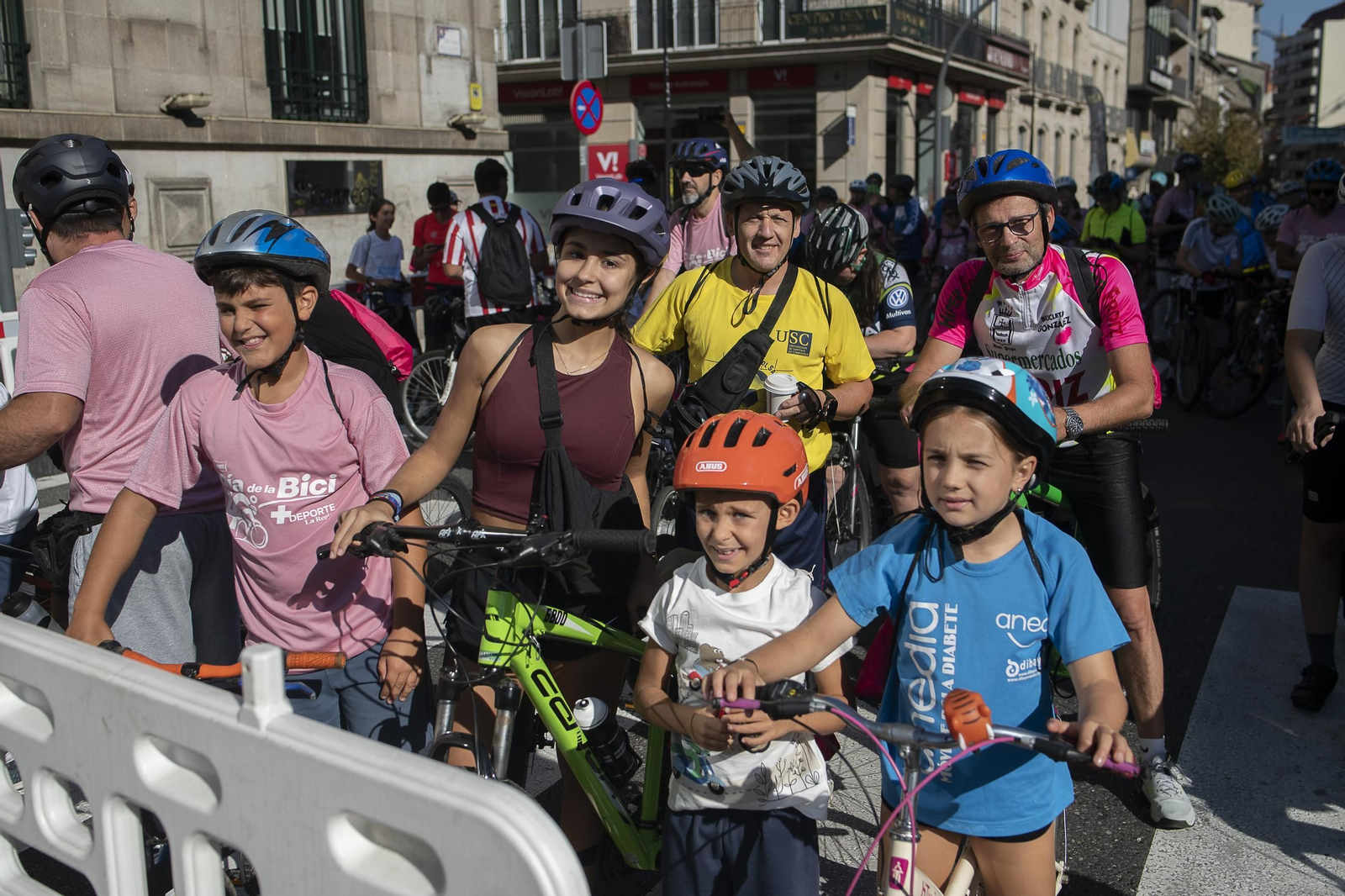 Galería | Ourense disfruta de un Día da Bici con sol, ambiente familiar y regalos