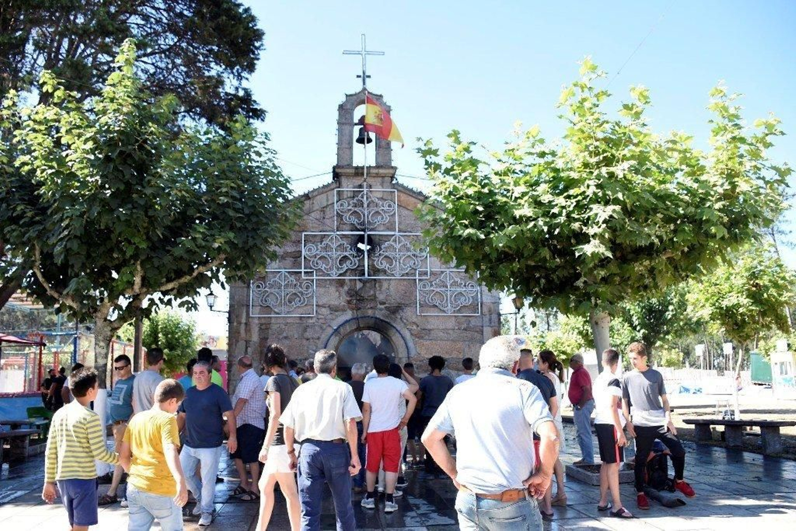 El fuego arrasó la capilla de San Campio, en O Porriño // María Correa