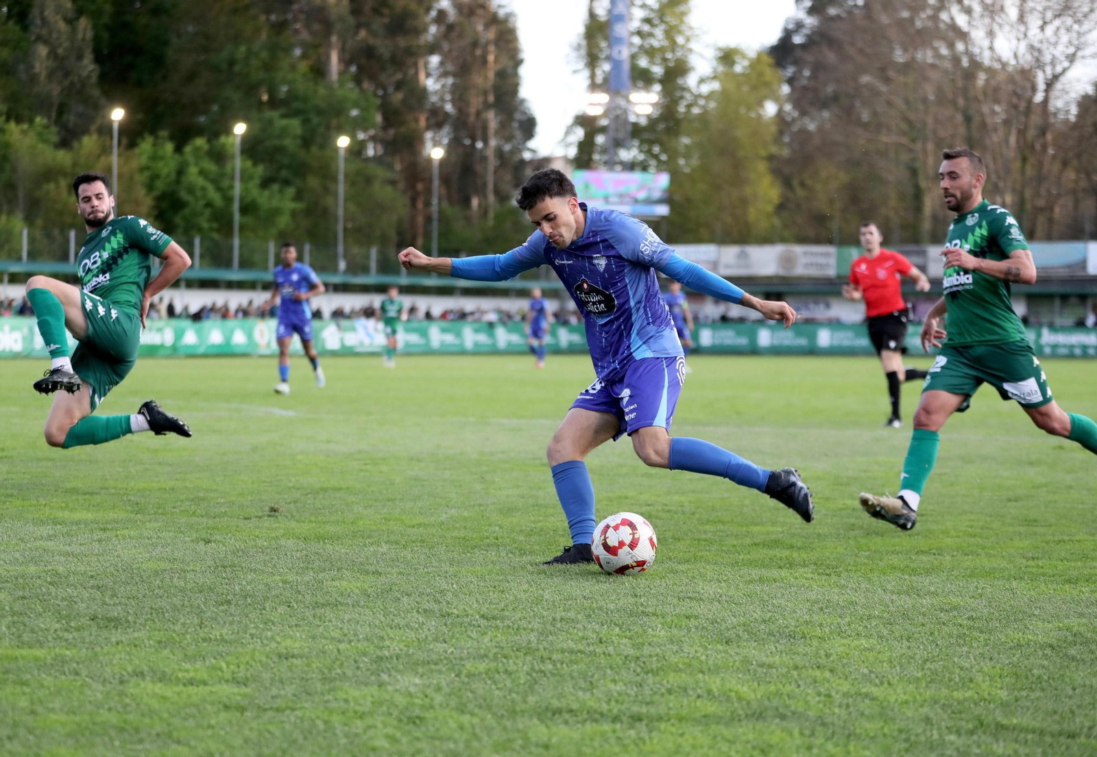 Galería | Empate a uno entre el CD Arenteiro y Ourense CF en el derbi termal