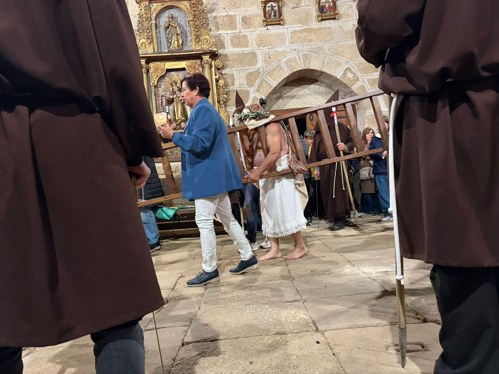 Galería | Las tinieblas y la procesión de los Penitentes conquistan Oímbra