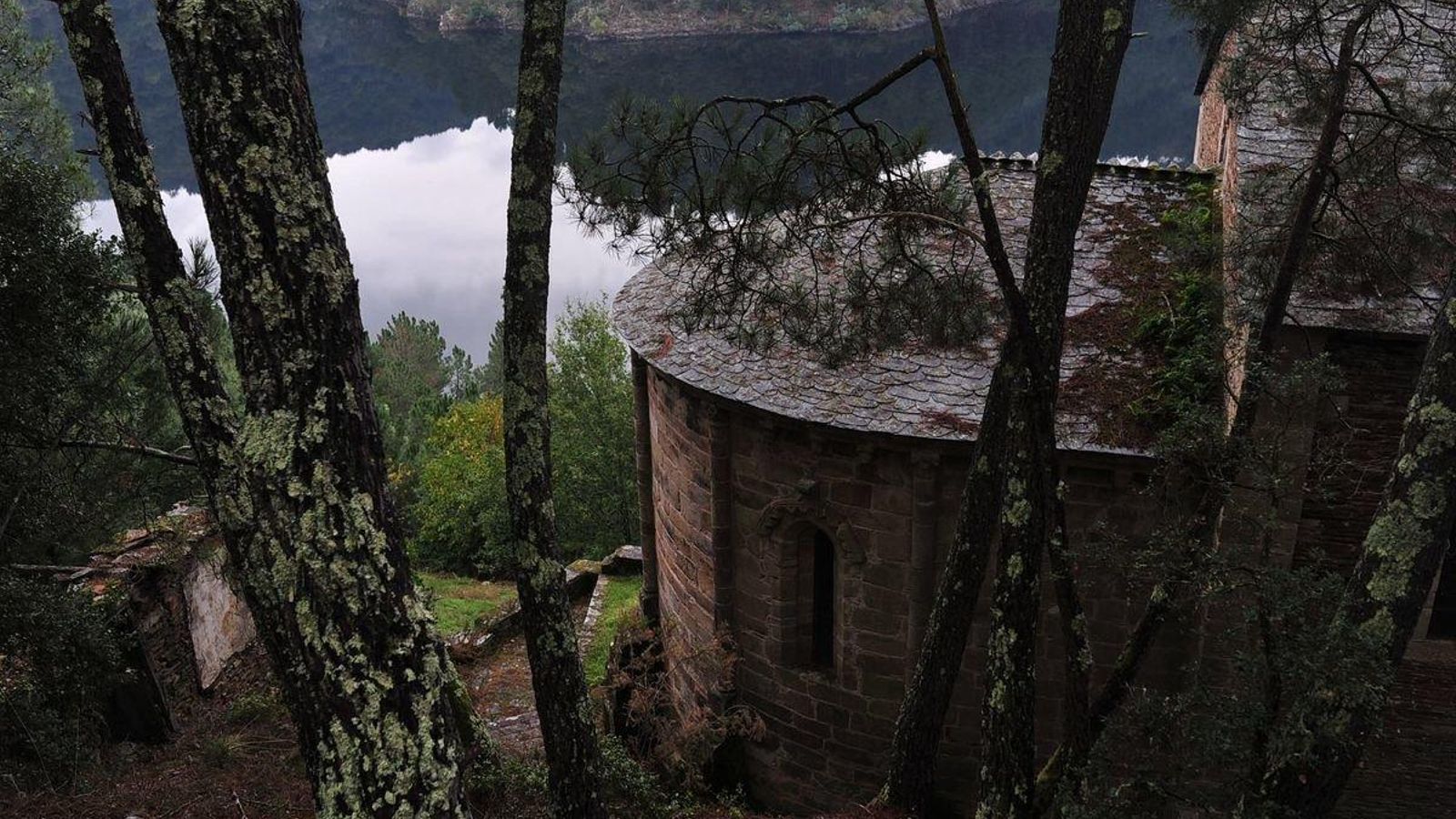 SANTO ESTEVO DE CHOUZÁN (CARBALLEDO) 28/10/2019.- Escenarios para morirse en la Ribeira Sacra. El Miño al fondo.  José Paz