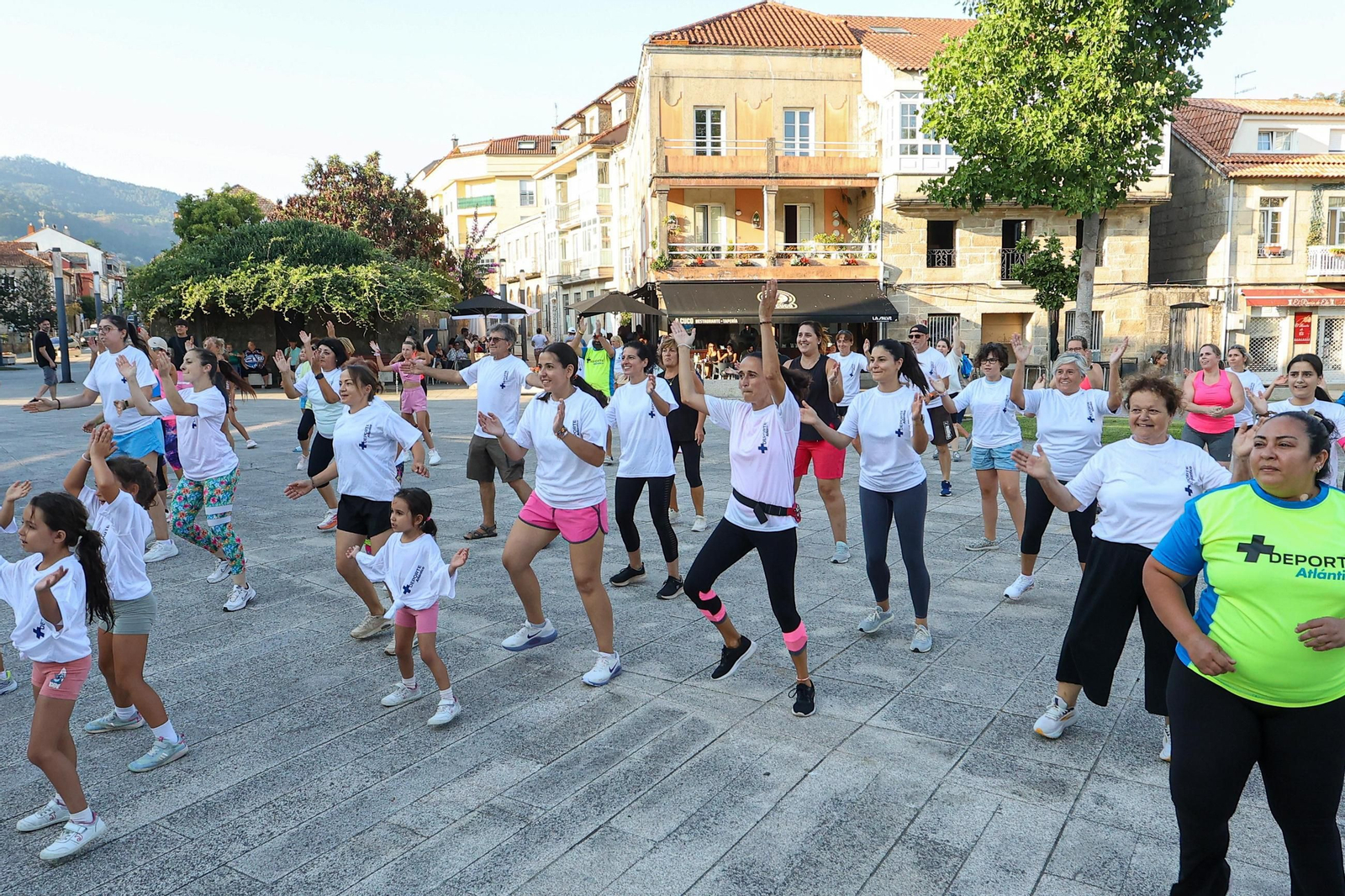 Galería | Un centenar de personas se activan con la sesión de zumba de +Deporte Atlántico