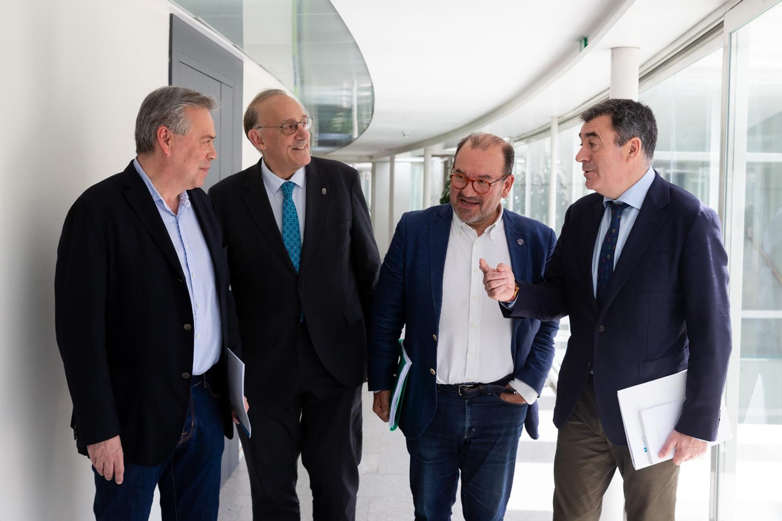 Gómez Caamaño, Manuel Reigosa, Antonio López y Román Rodríguez, ayer en Santiago.