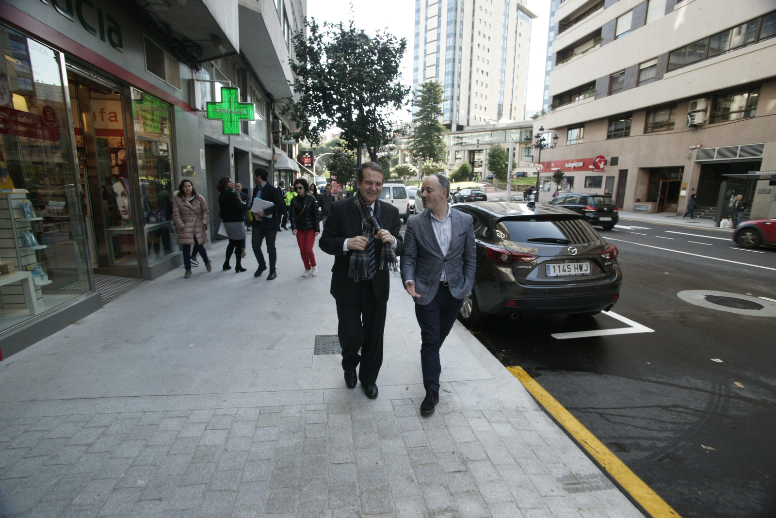 Caballero y Regades en García Barbón, ya abierta al tráfico en su totalidad.