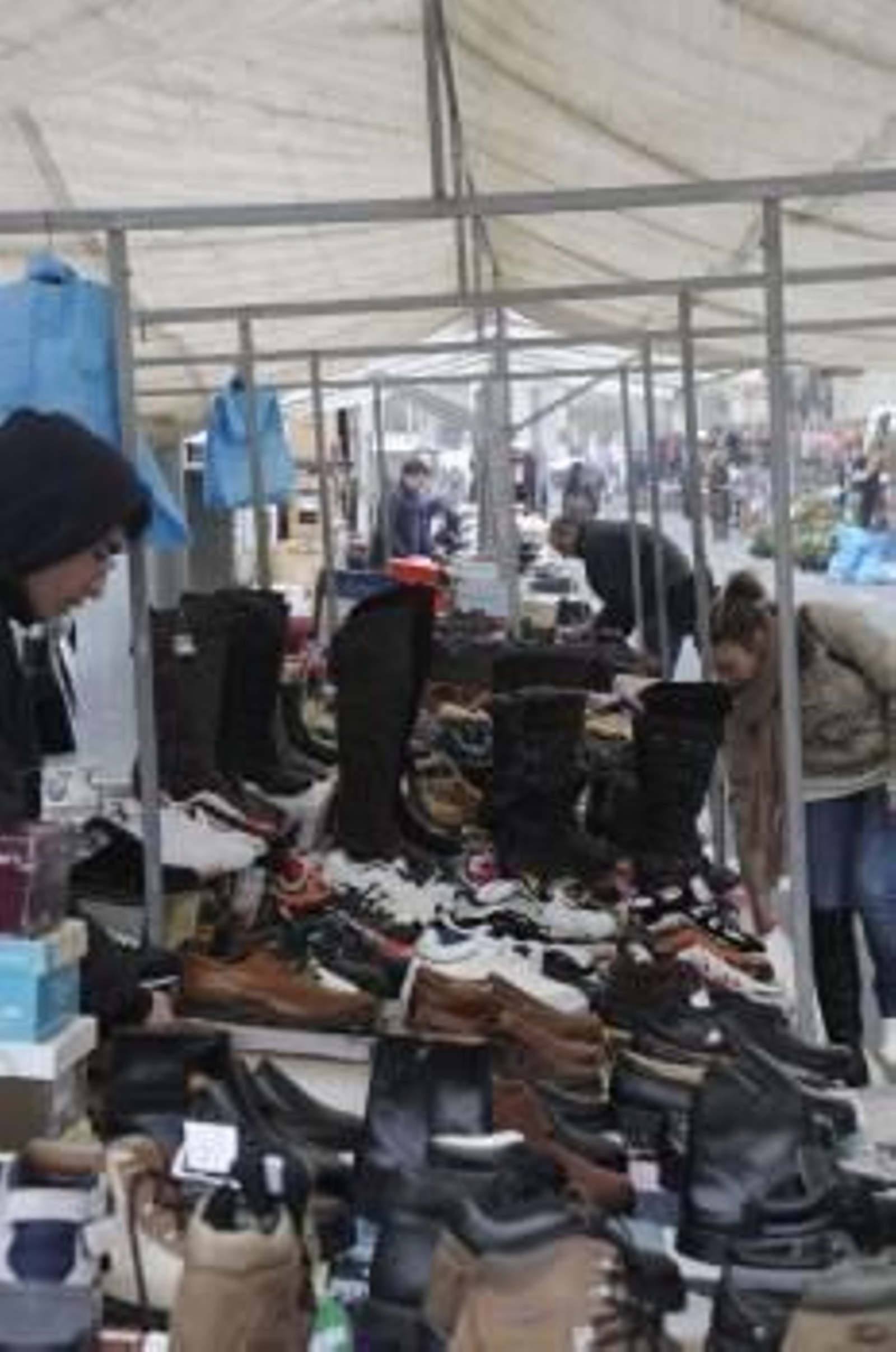 Postos ambulantes instalados onte na feira de Ribadavia. (Foto: MARTIÑO PINAL)