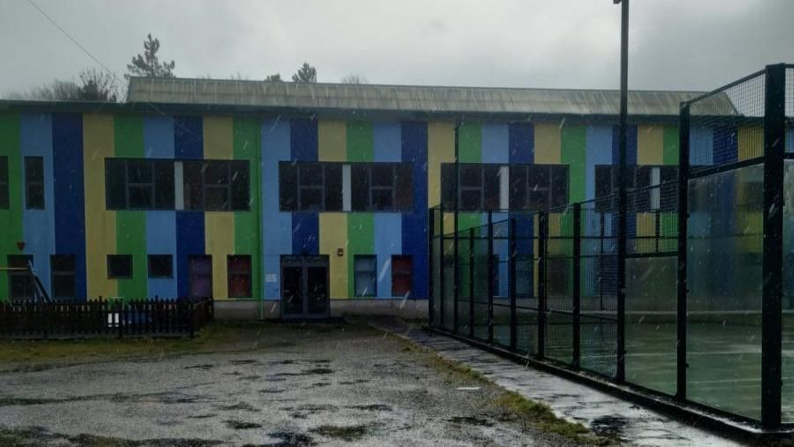 Edificio del pabellón multiusos Cruceiro Gordo, en Melón.