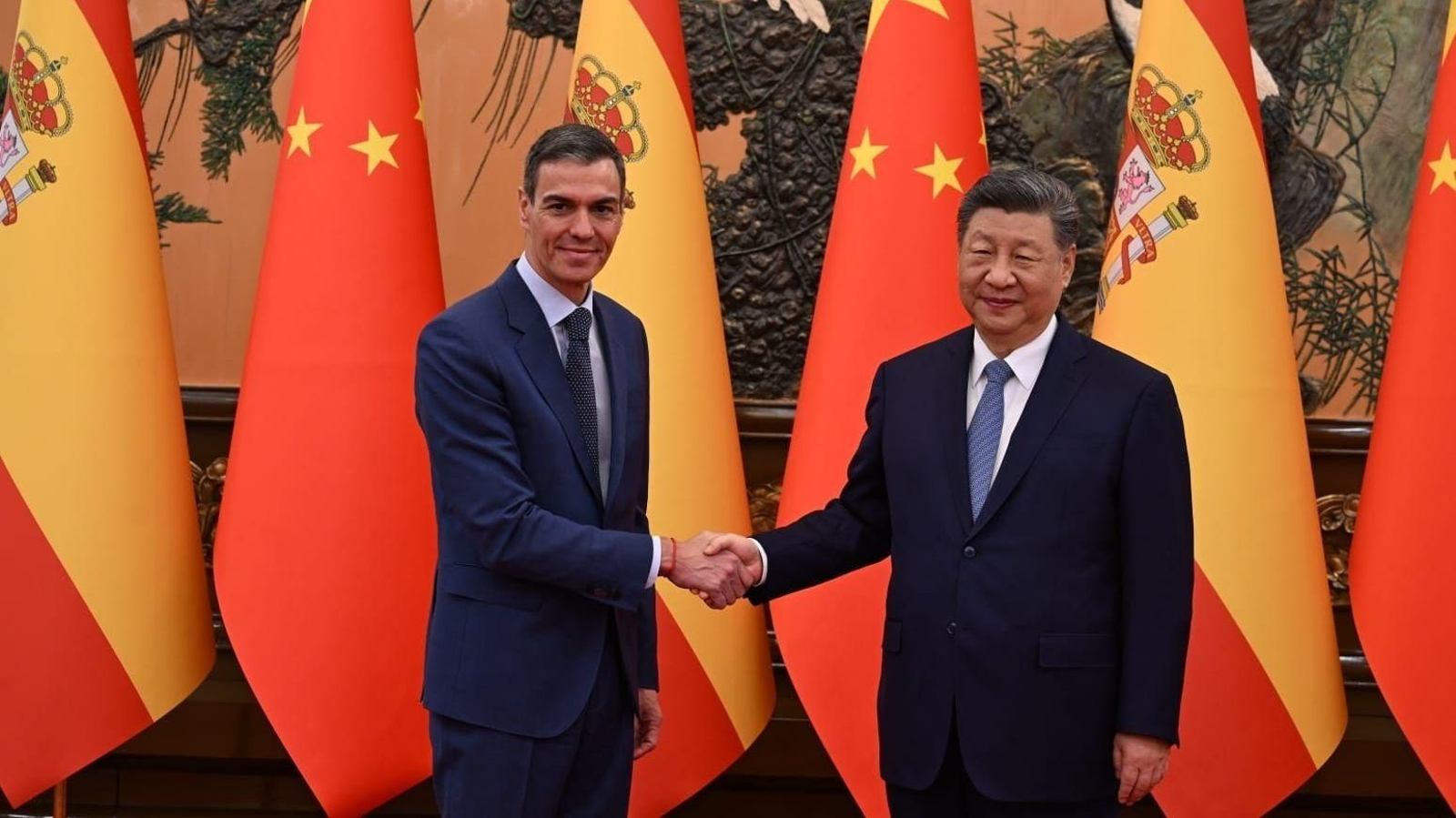 El presidente del Gobierno, Pedro Sánchez, y su homólogo chino, Xi Jinping.