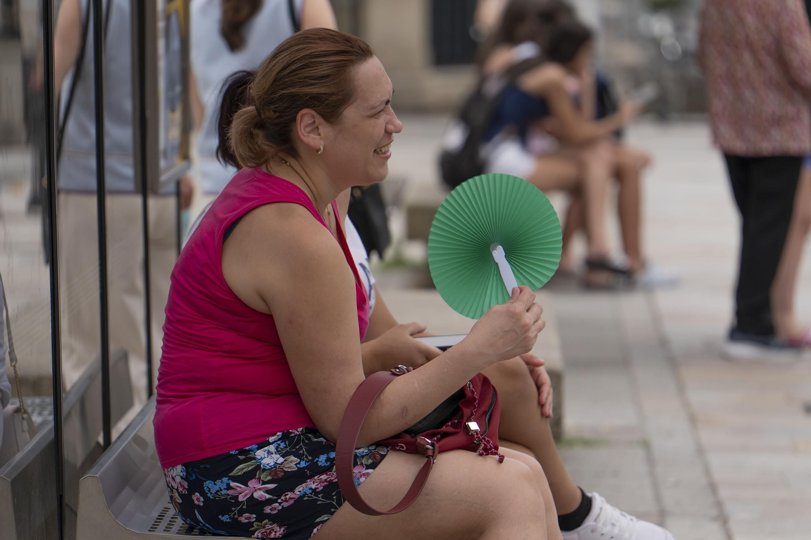 Galería | Ourense vive el calor extremo con los abanicos y helados como aliados