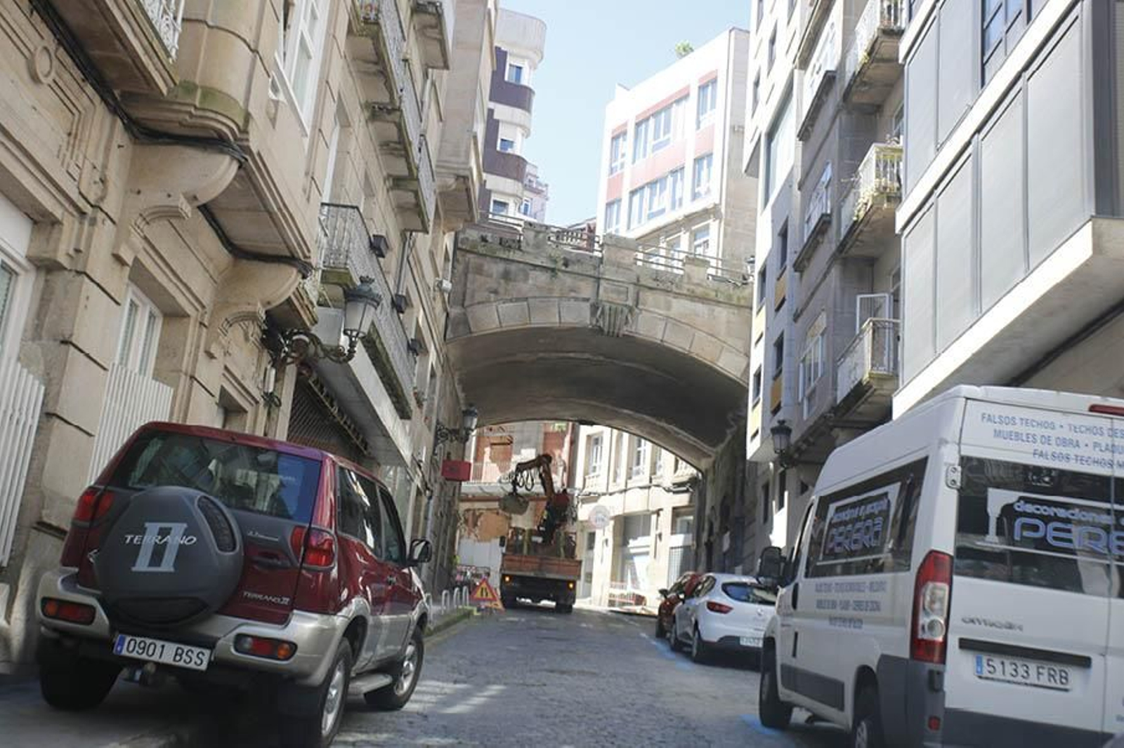 El puente de la calle López de Neira con Progreso tiene una altura de tres plantas.