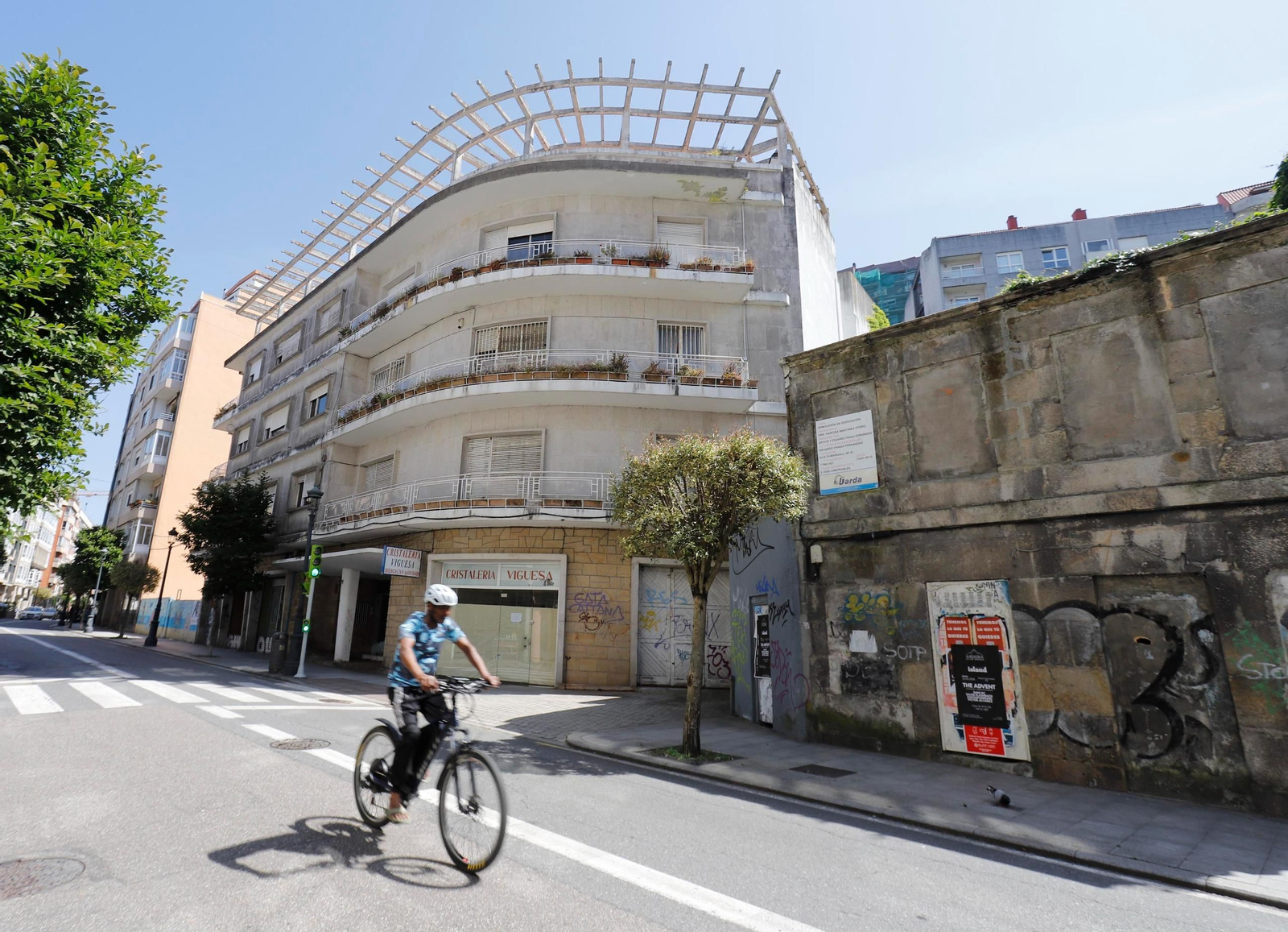 Edificio para Rosa Candeira, en Pi y Margall número 79.