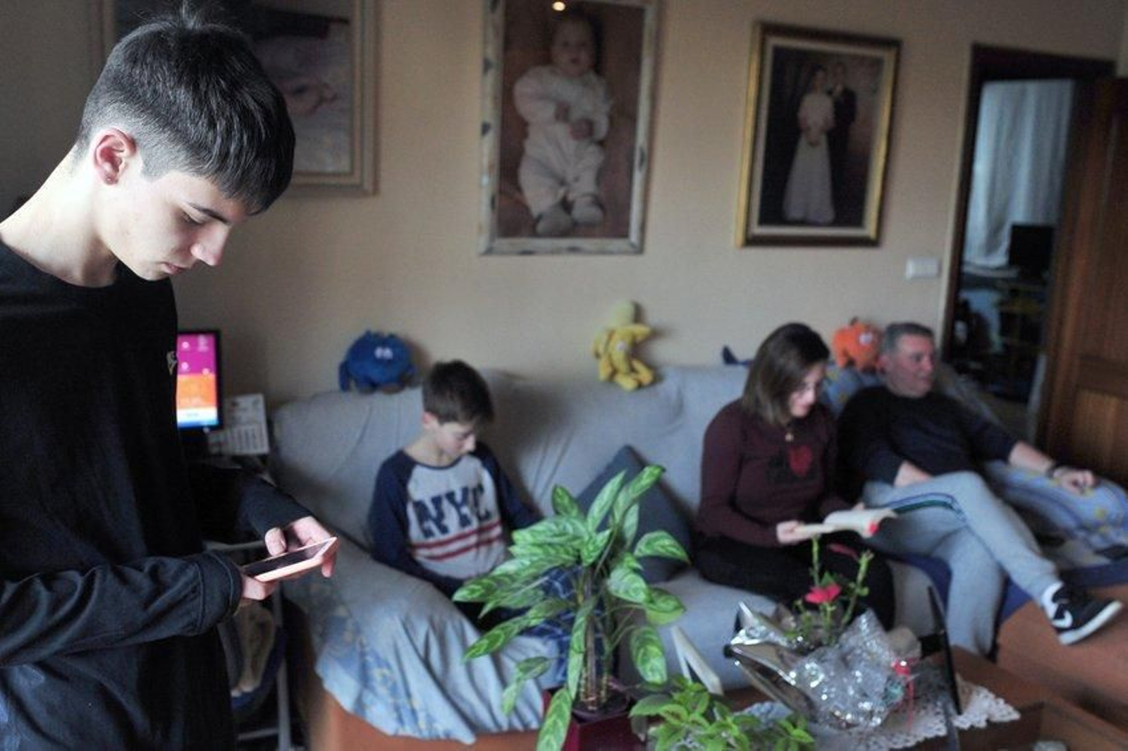 Confinados en casa, la familia Zayas-Bugallo. Foto: José Paz