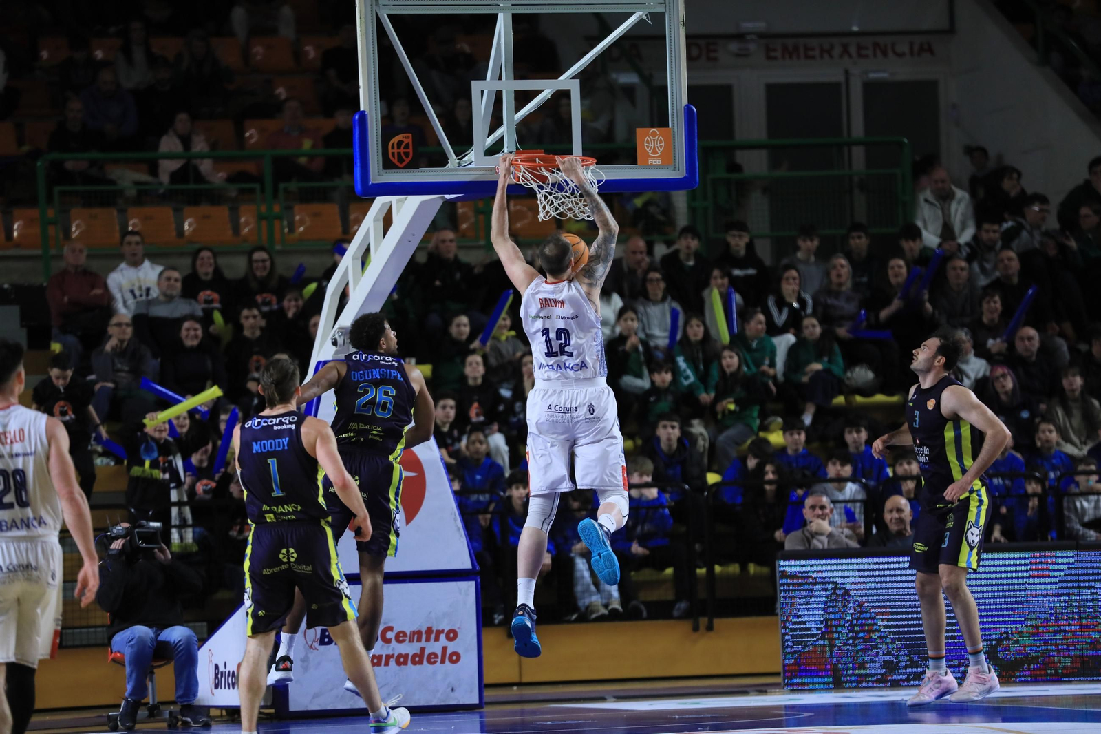 Galería | El Pazo, a reventar para el derbi COB-Obradoiro