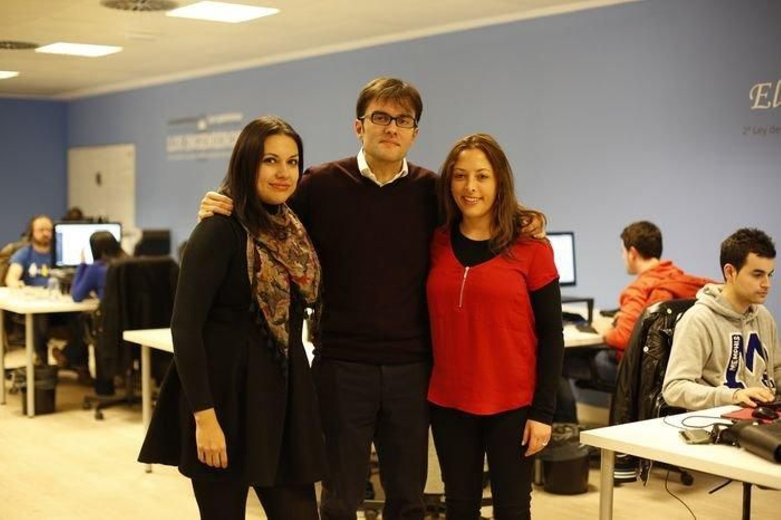 Jorge Vázquez, en el centro, con las responsables de Redegal en México y Colombia, Giovanna Candanedo y Cristina Gamba.