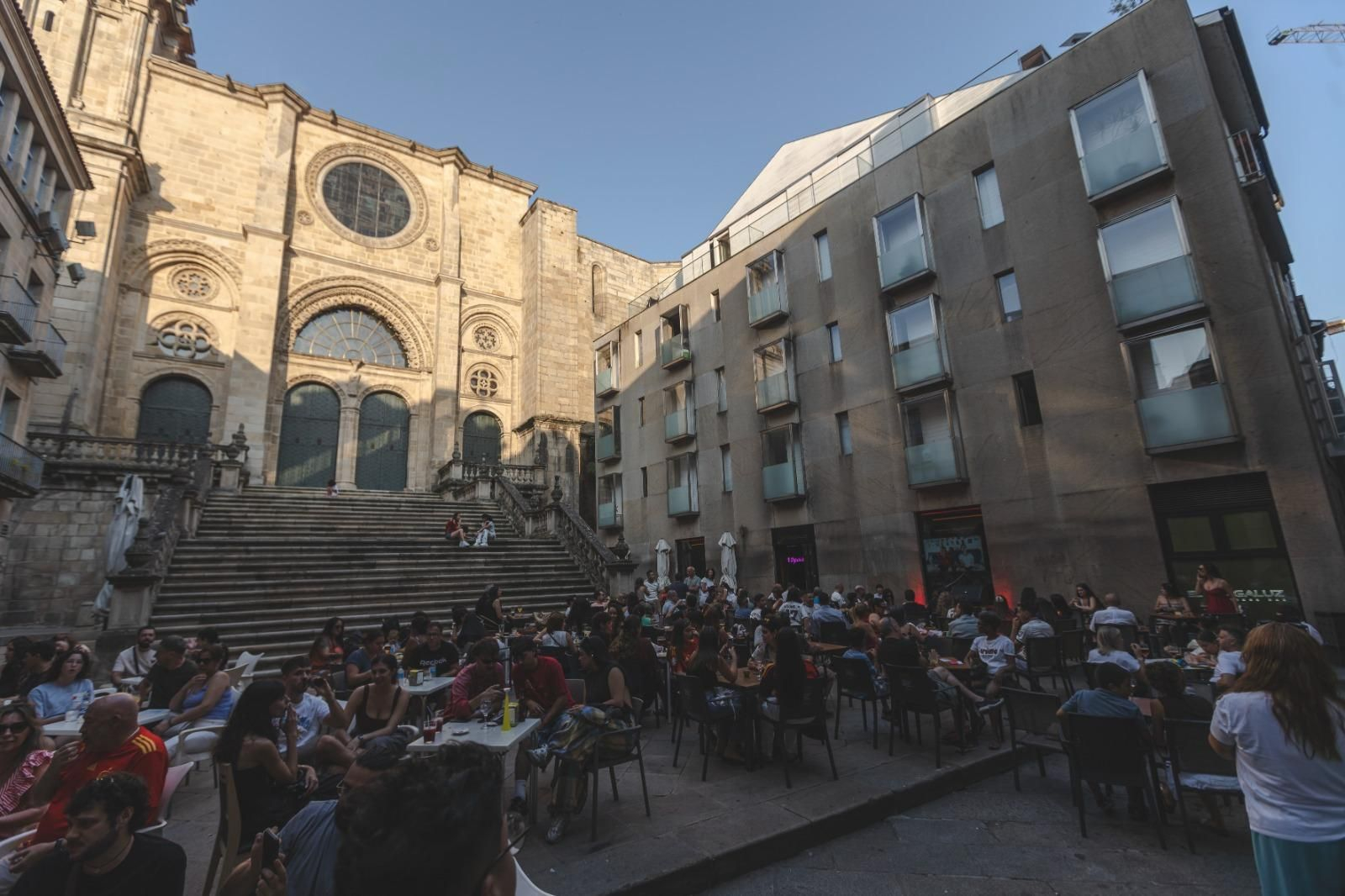 Galería | Camisetas, banderas y las calles de Ourense llenas de emoción por ver a España jugar los cuartos de final, en fotos