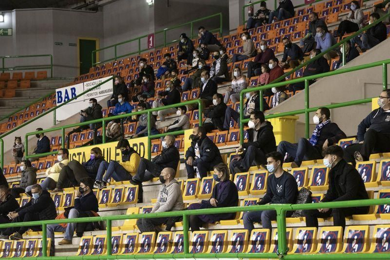 Partido de LEB Oro en el Pazo Paco Paz entre el COB y el Valladolid // FOTO: ÓSCAR PINAL