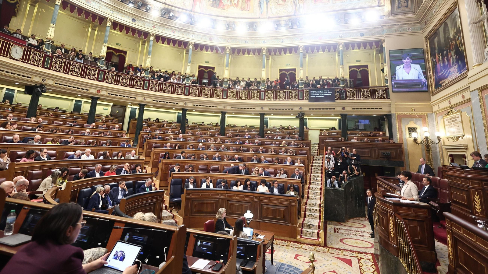 La ministra de Vivienda y Agenda Urbana, Isabel Rodríguez, durante una sesión plenaria, en el Congreso de los Diputados