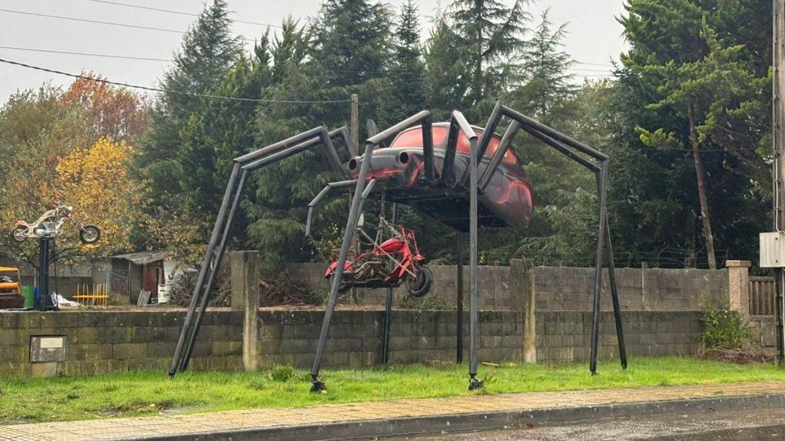 ¿Sabe usted que en Trasmiras los coches se comen a las motos?