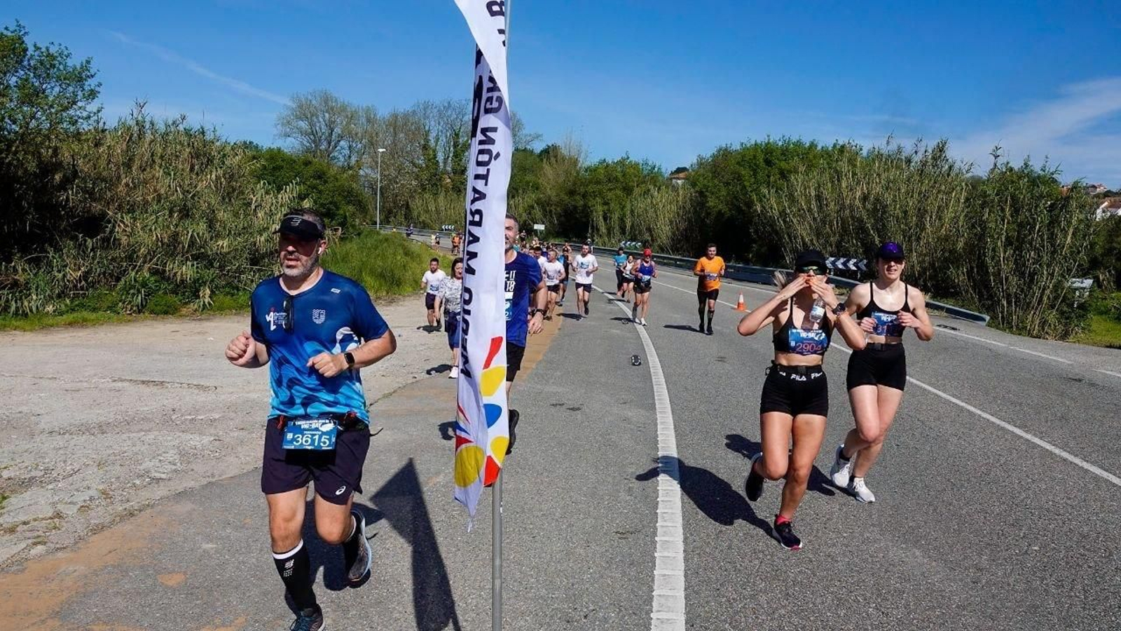 Atletas en uno de los tramos de la Vig-Bay 2024.