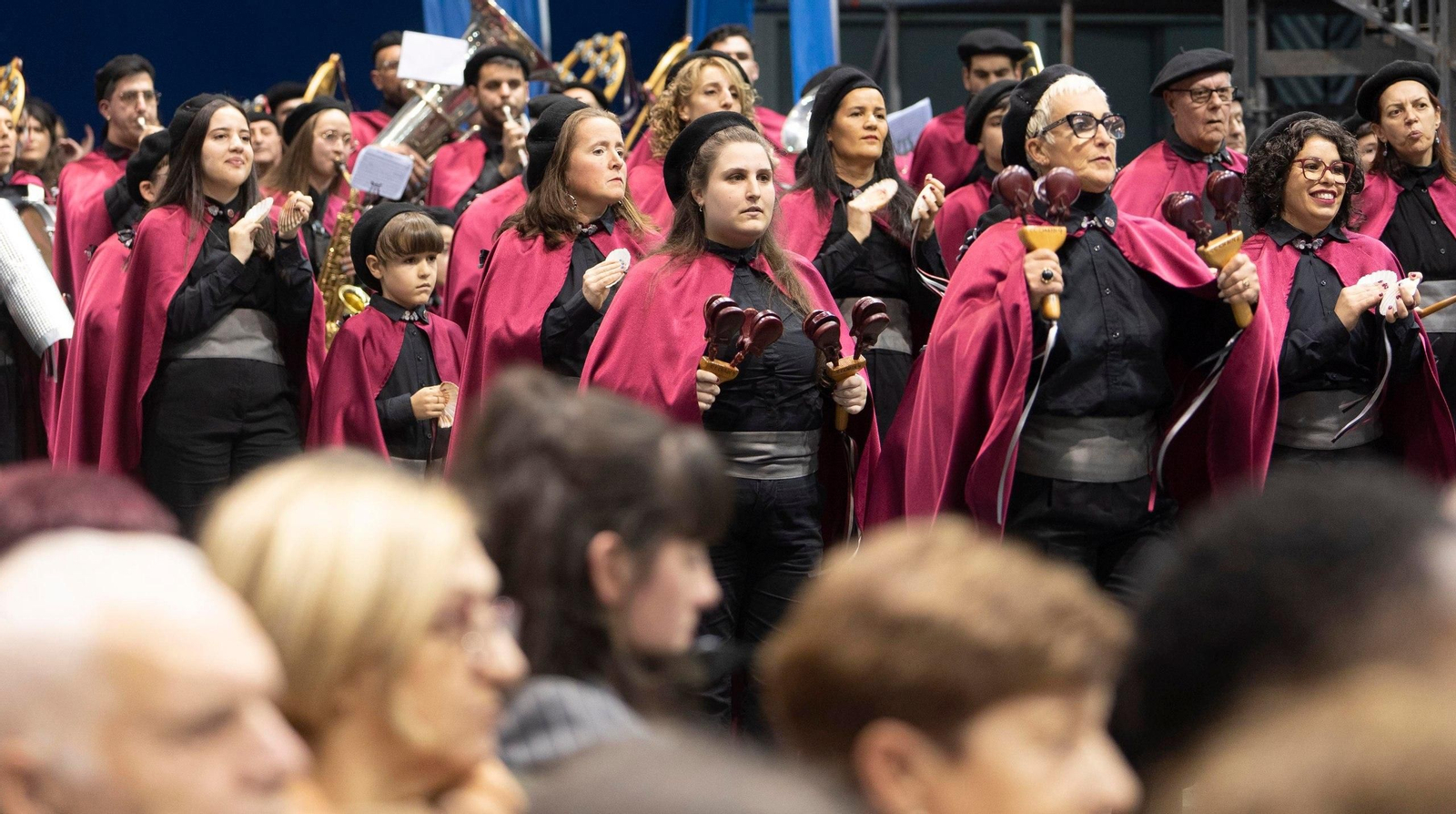 Galería | Récord de público en el concurso de rondallas del Ifevi