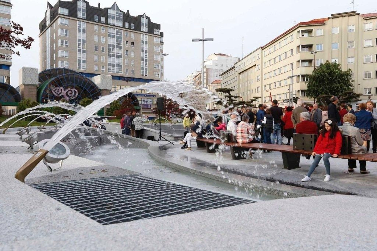 Vigo disfruta de la nueva Plaza de América _ Marta 06