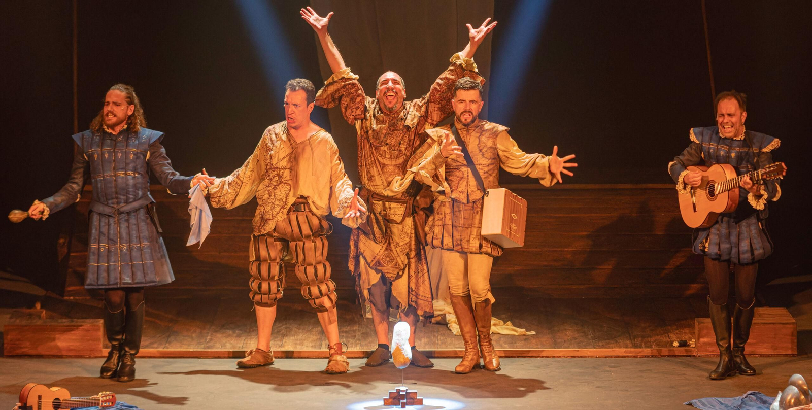 Uno de los momentos de la obra “La Desconquista” de la compañía Ron Lalá.