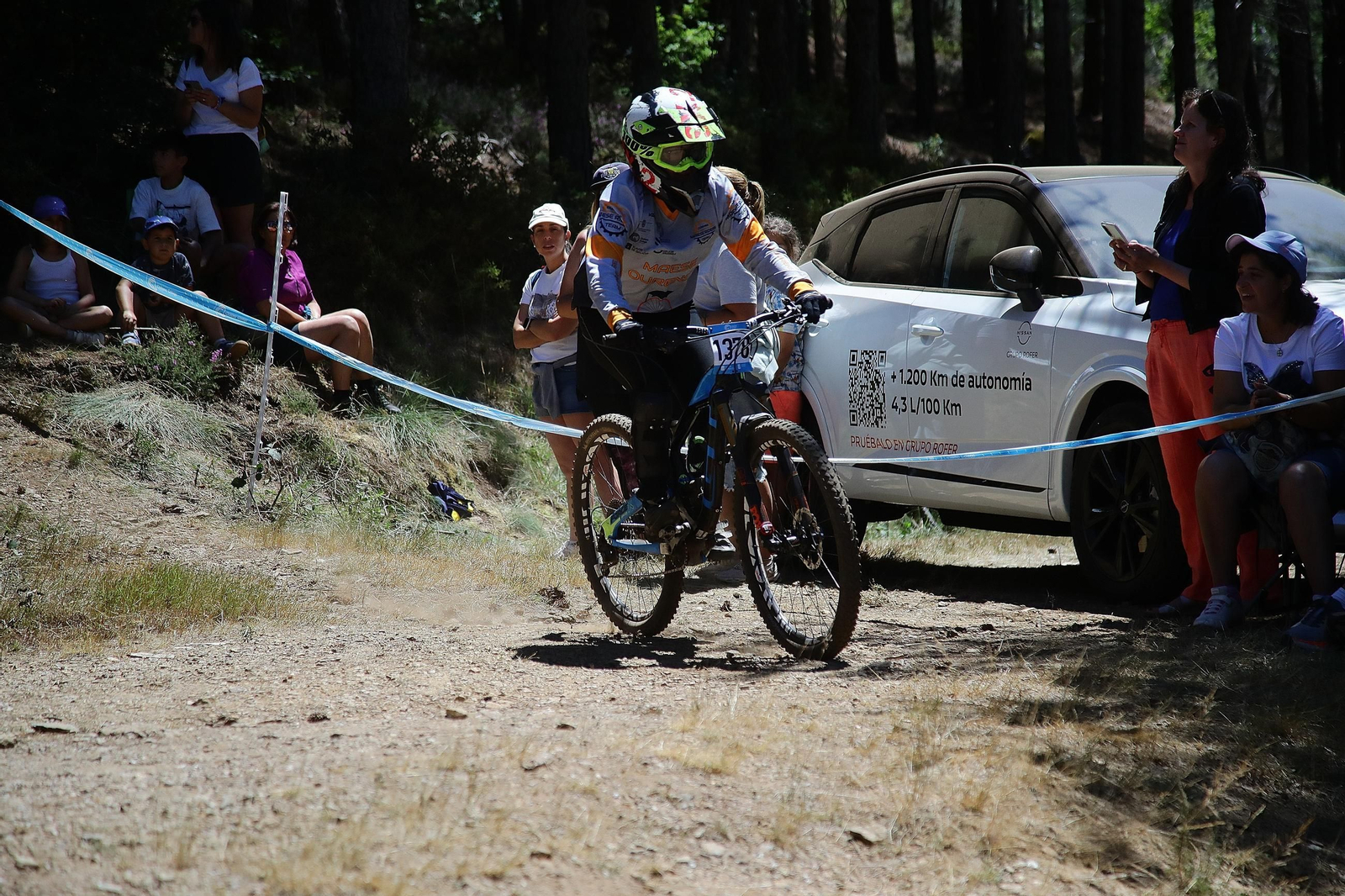 El Autonómico de descenso de mountain bike, un éxito en Xunqueira