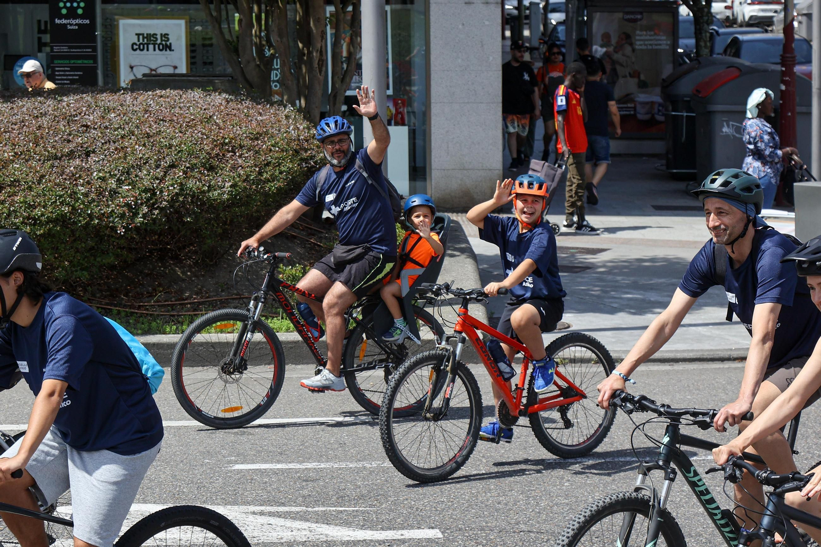 Galería | El ciclismo toma Vigo con la primera edición del Día de la Bici de Atlántico