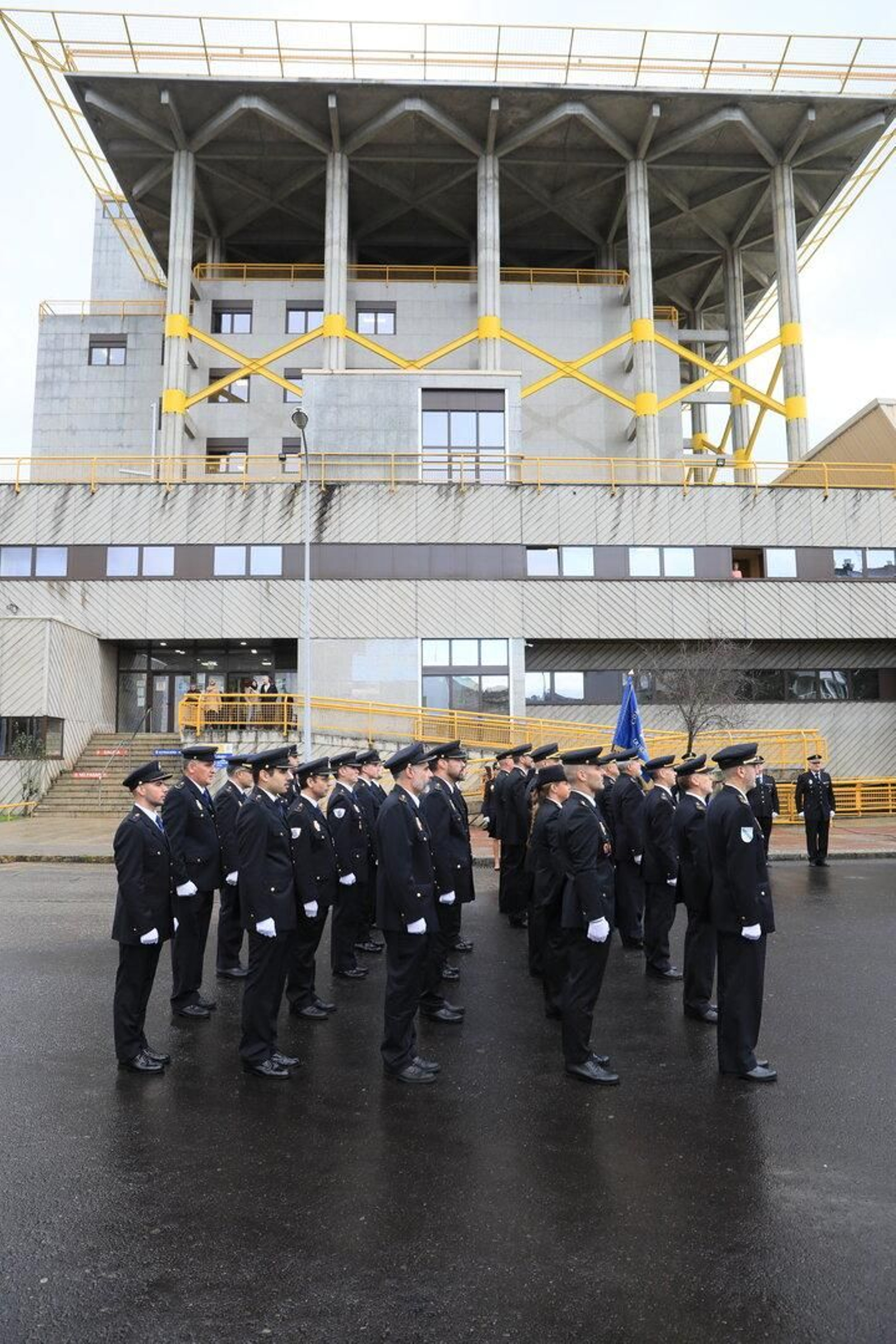Acto de cambio de denominación de la glorieta de Curros Enríquez por Policía Nacional. (Foto: José Paz)