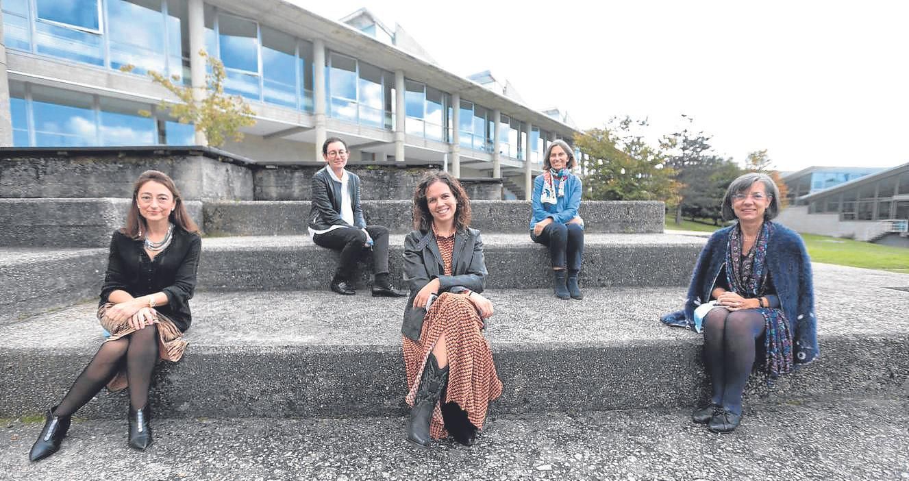Las investigadoras de la Uvigo Sonia Rodríguez, Silvia Ruiz, Natalia Vaz, Belén Fernández-Feijóo y Rocío Rodríguez.