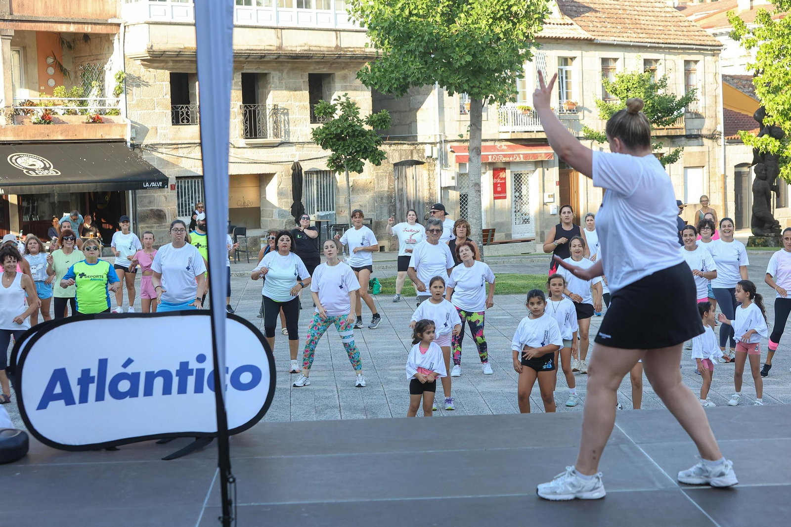 Galería | Un centenar de personas se activan con la sesión de zumba de +Deporte Atlántico
