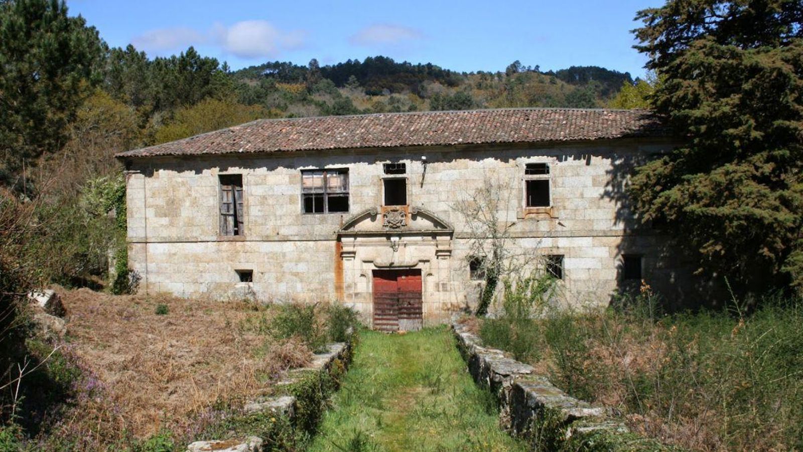 Un pazo semiabandonado en venda, en Ourense.