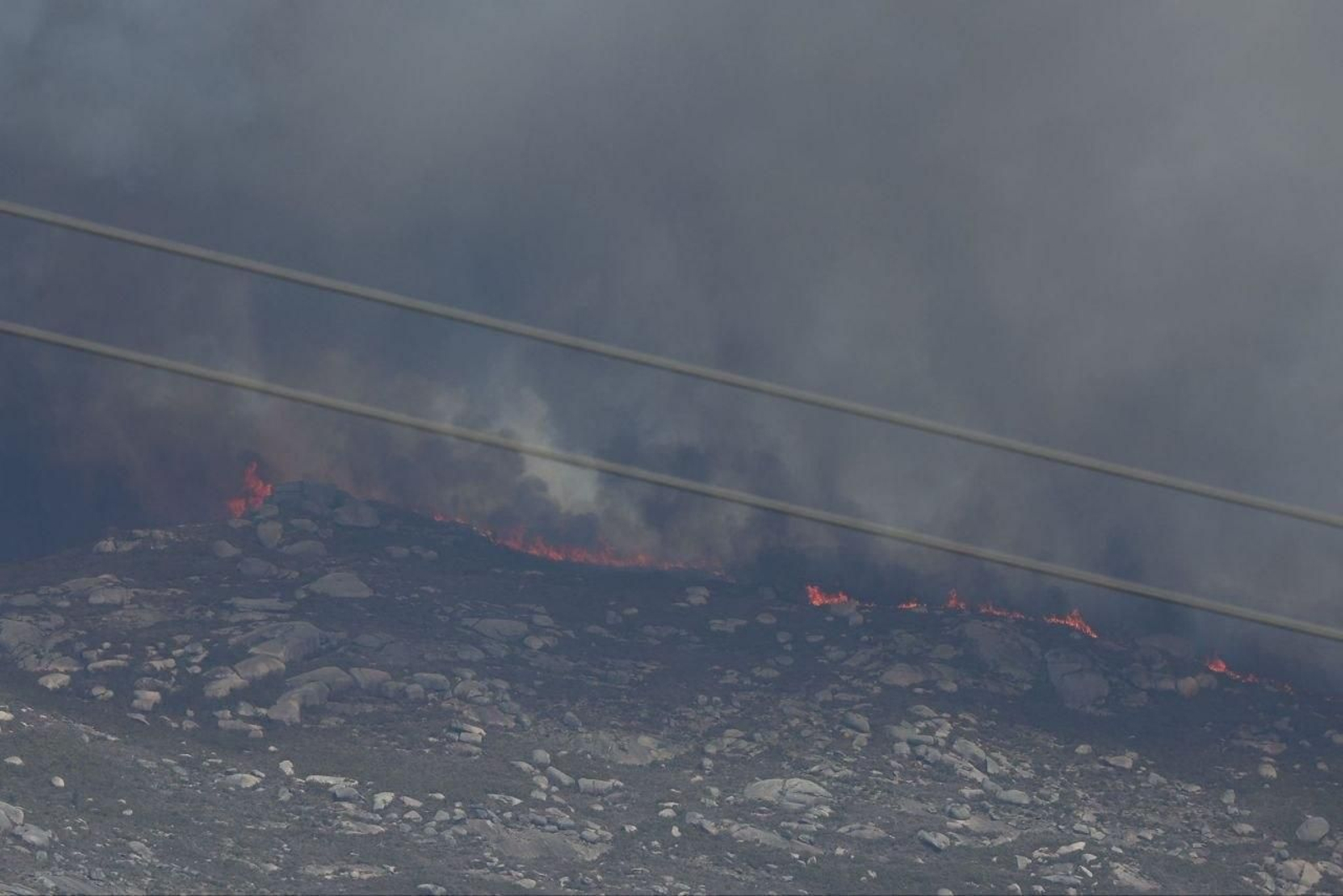 Galería | Las llamas devoran el monte Galleiro, entre Mos, Ponteareas y Pazos de Borbén