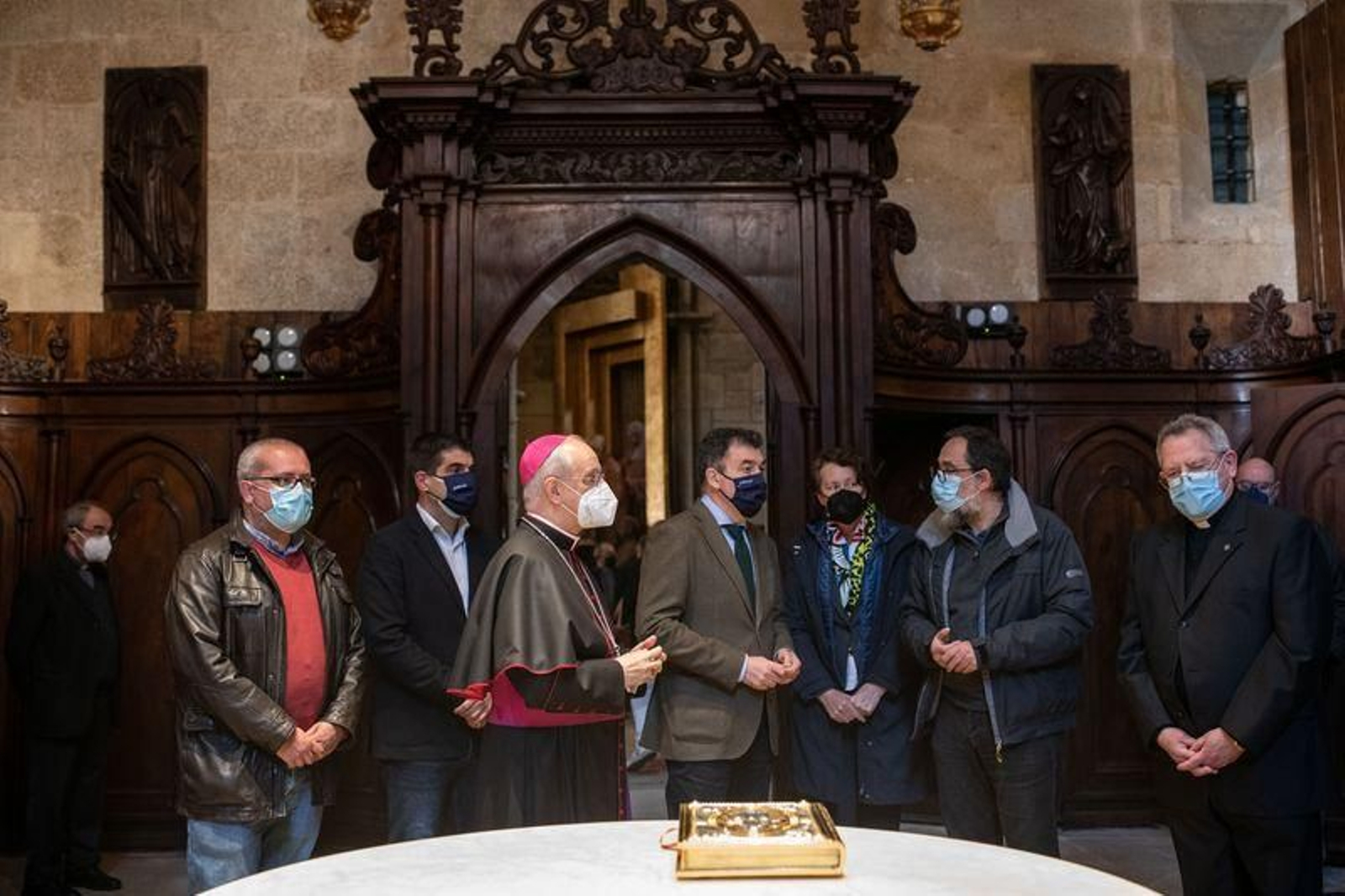Visita del conselleiro de Cultura, Román Rodríguez, y del delegado territorial en Ourense, Gabriel Alén, a la Catedral // FOTO: ÓSCAR PINAL