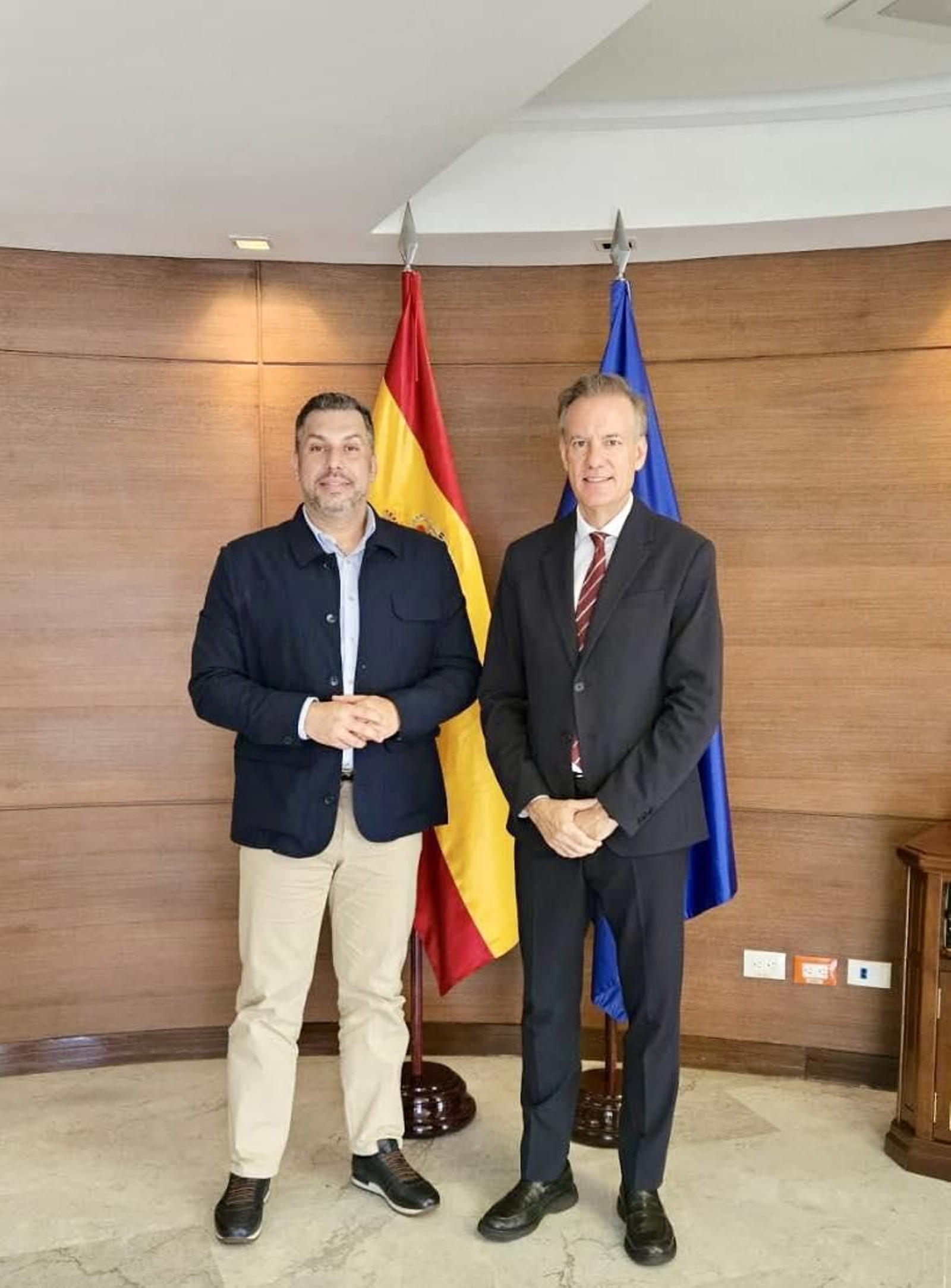 Encuentro con el embajador