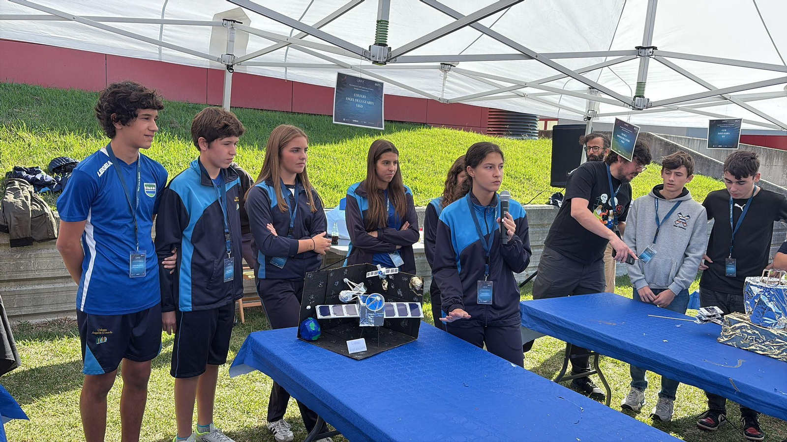 Alumnos del colegio Ángel de la Guarda, de Nigrán, en el concurso.